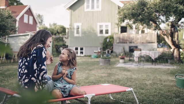 Imange - mother and daughter